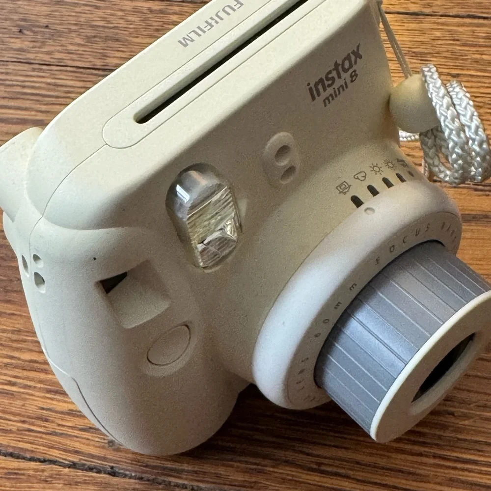 Fuji-film Instax Mini 8 Instant Camera - Cream